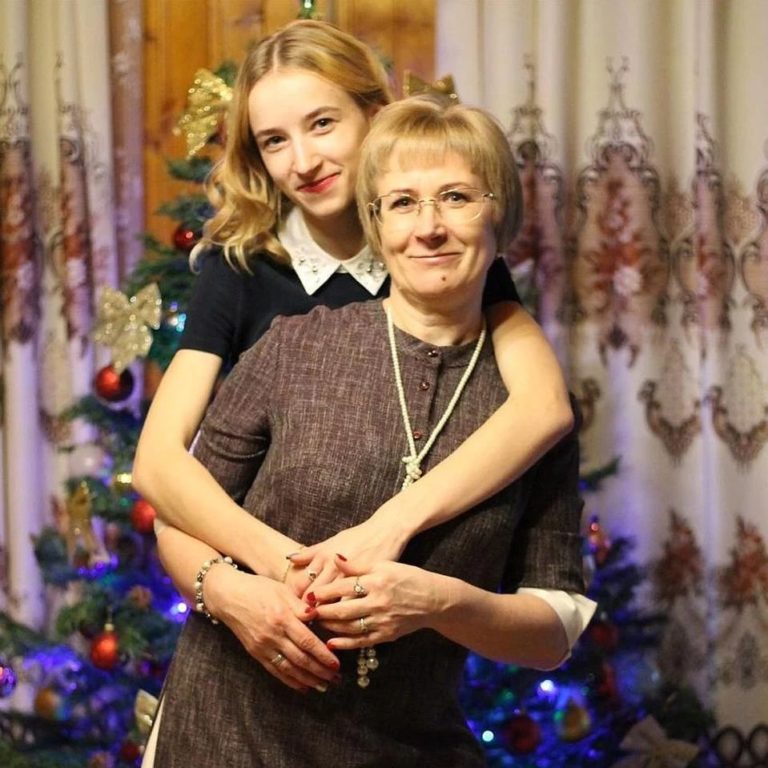 Елена с дочерью  Фото: из личного архива  Читайте на WWW.KP.RU: https://www.kp.ru/daily/27101.7/4174639/